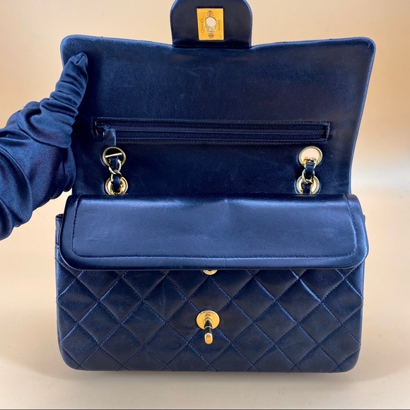 Chanel 24K Gold Classic Flap medium size - Picture 11 of 16